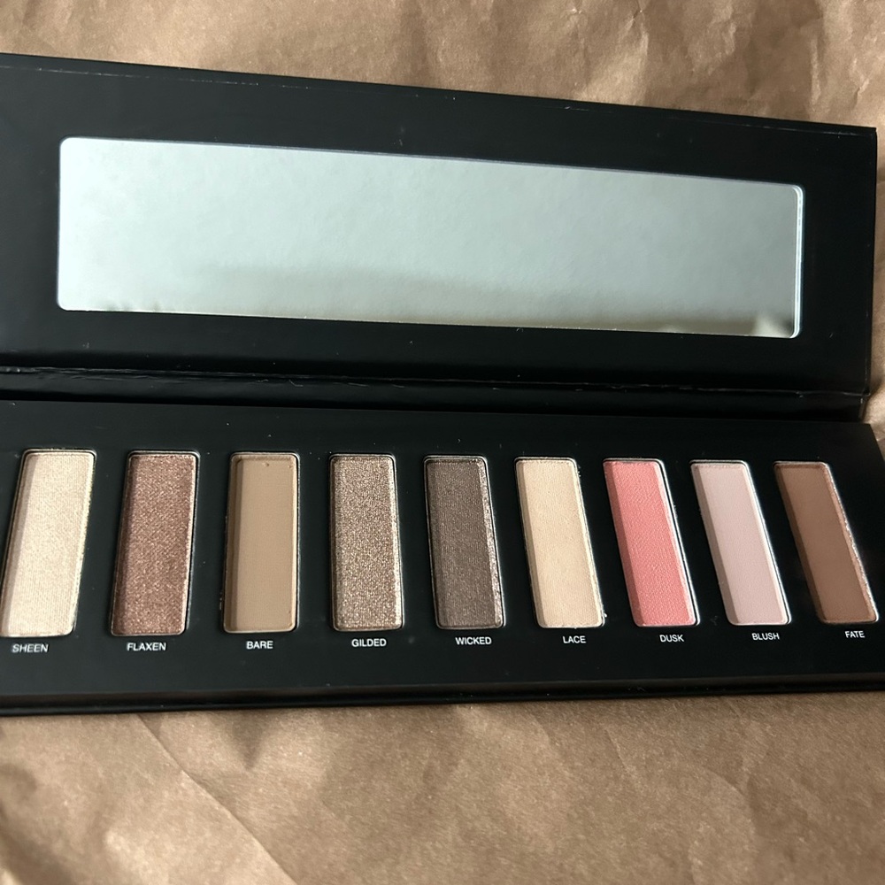 StudioMakeup Eyeshadow Palette with Mirror